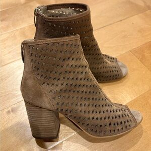 Alpe Spain suede leather cut out open toe heeled bootie boot sz 39 8 light brown